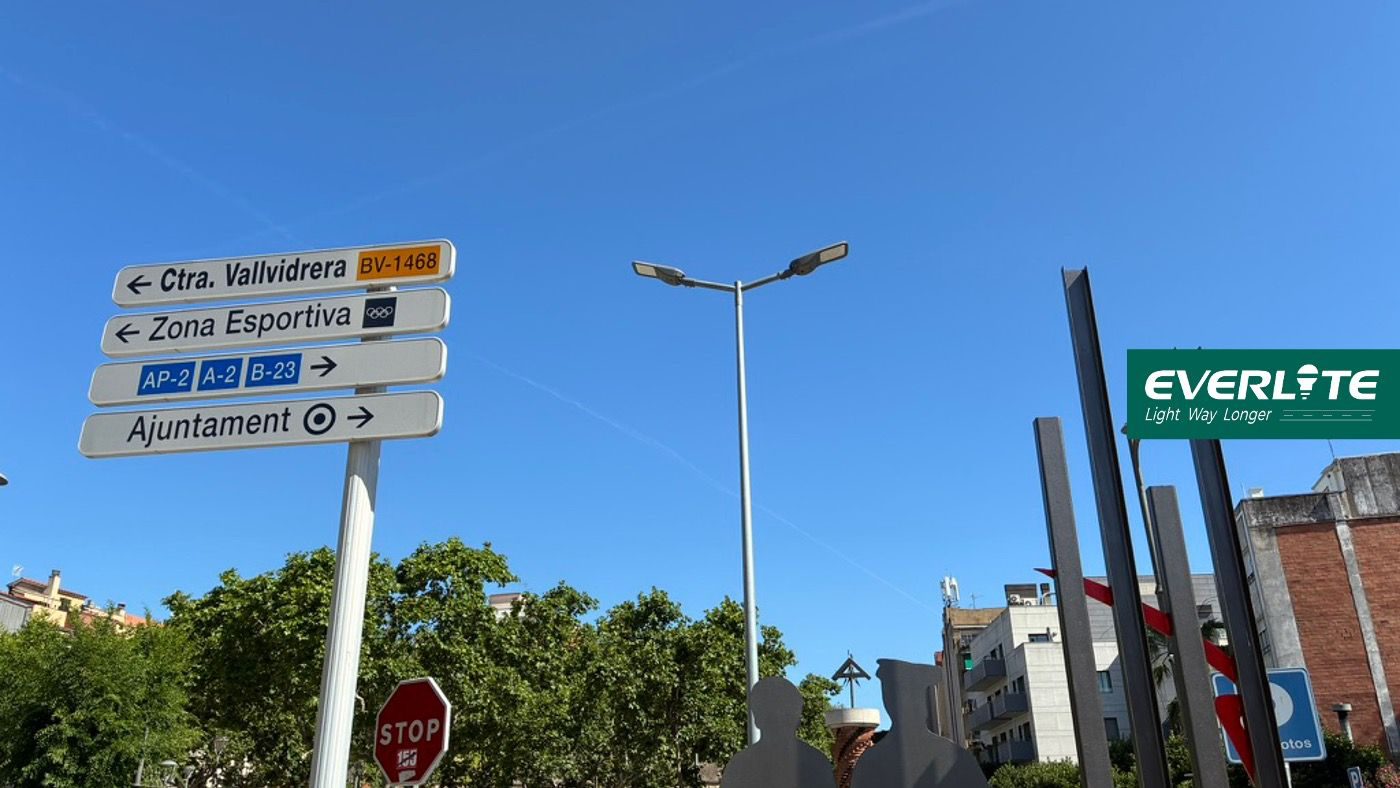 T-Typ- oder Y-Typ-Halterungen für Lichtmasten mit zwei Lampen